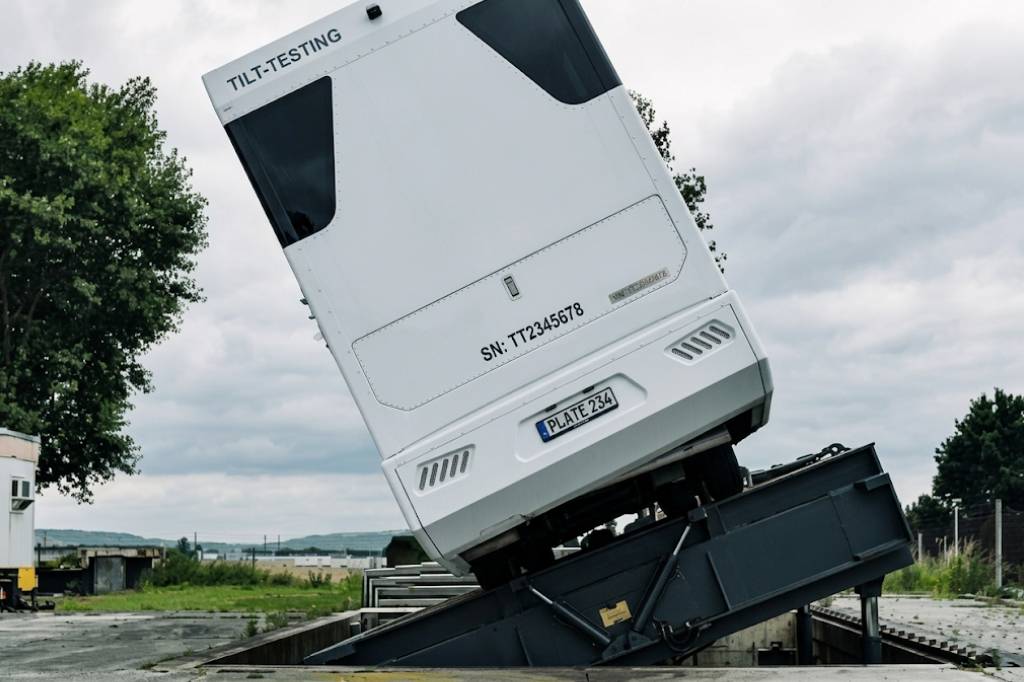 first-class-travel-the-2-8-million-luxury-motorhome-de-16
