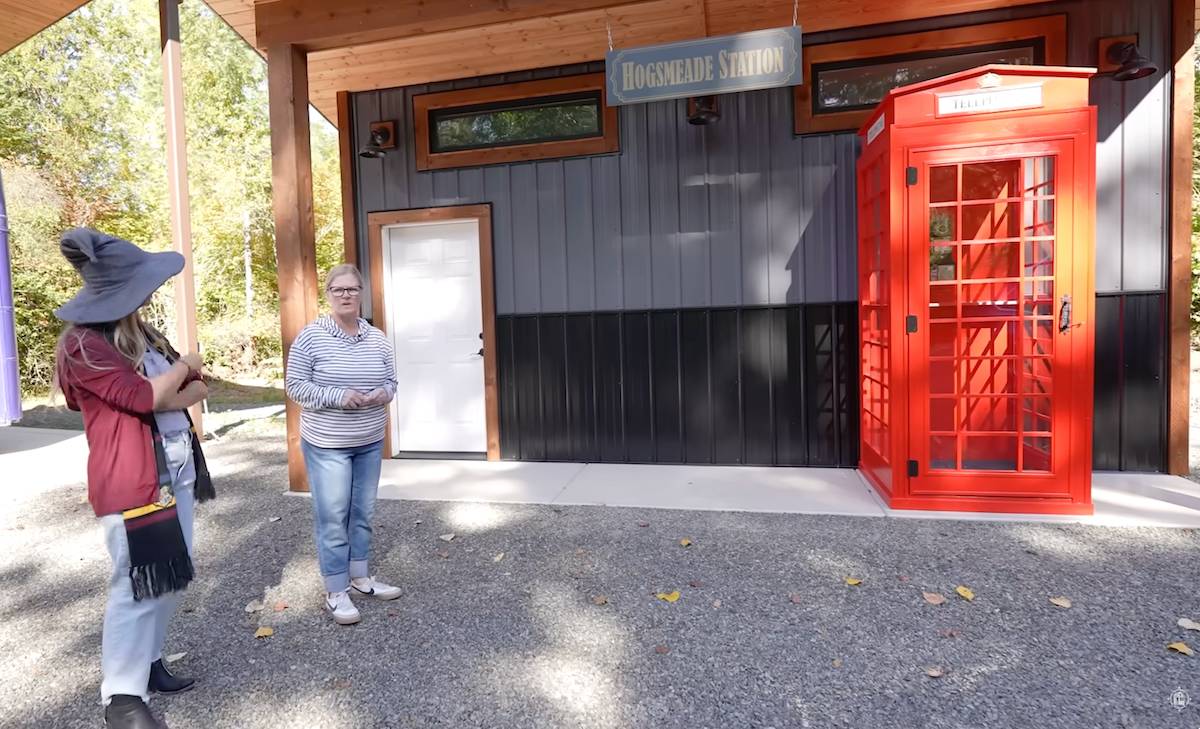 her-hut-is-a-replica-from-harry-potter-the-inside-is-spectacular-17