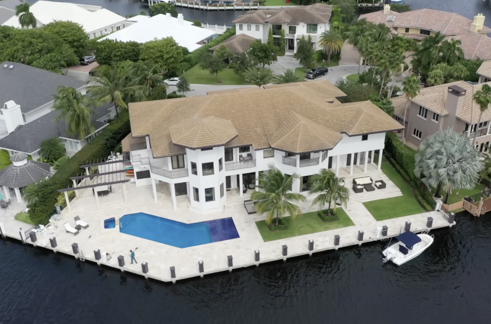 inside-messi-s-florida-estate-10-8m-10-000-sq-ft-luxury-home-tour-1