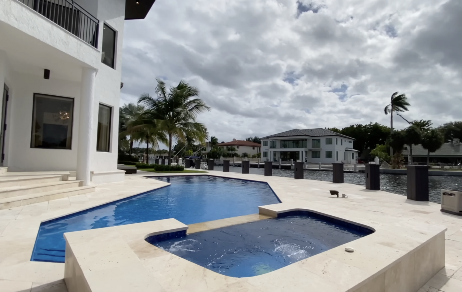 inside-messi-s-florida-estate-10-8m-10-000-sq-ft-luxury-home-tour-16