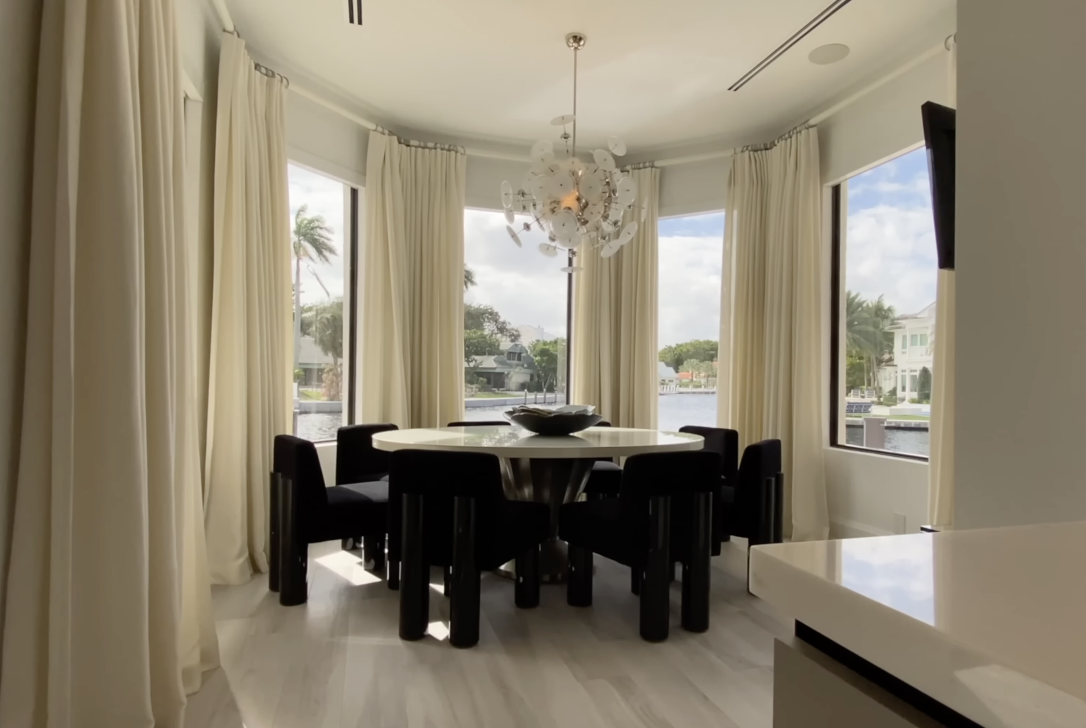 inside-messi-s-florida-estate-10-8m-10-000-sq-ft-luxury-home-tour-5
