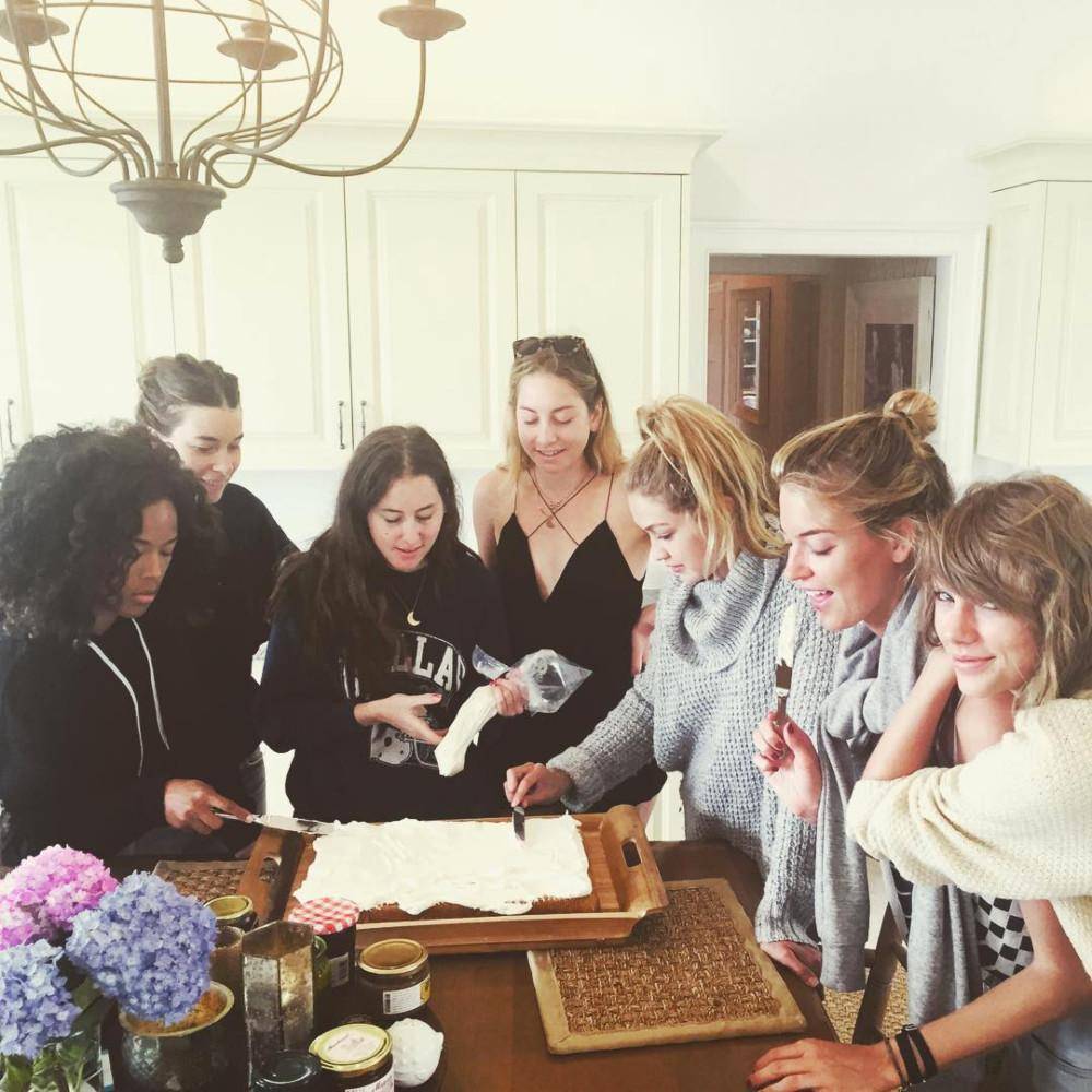 taylor-swift-unveils-her-17-5m-rhode-island-mansion-exclusive-tour-10