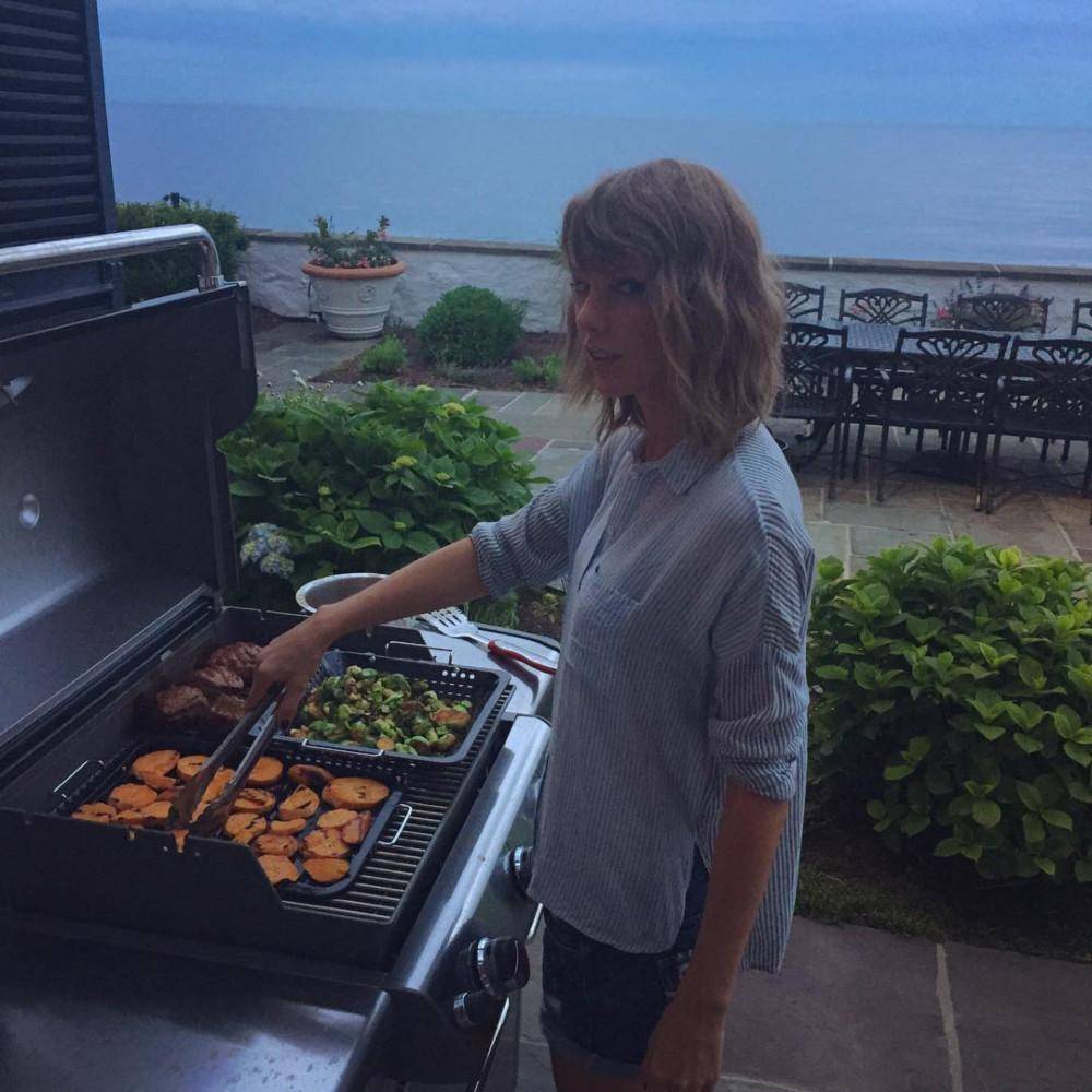 taylor-swift-unveils-her-17-5m-rhode-island-mansion-exclusive-tour-11