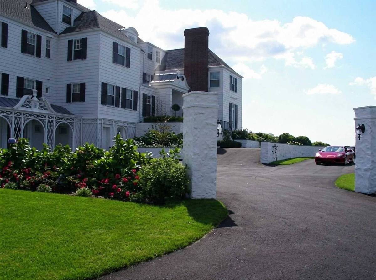 taylor-swift-unveils-her-17-5m-rhode-island-mansion-exclusive-tour-2