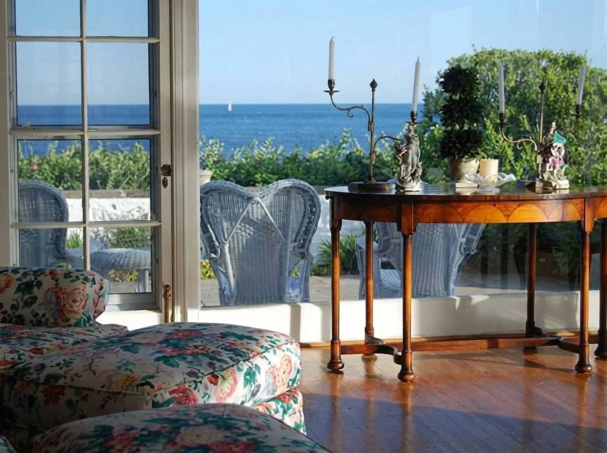taylor-swift-unveils-her-17-5m-rhode-island-mansion-exclusive-tour-4