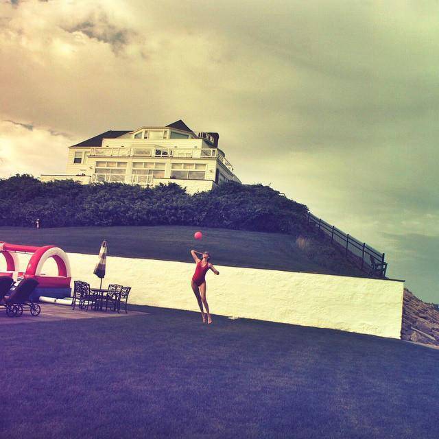 taylor-swift-unveils-her-17-5m-rhode-island-mansion-exclusive-tour-9