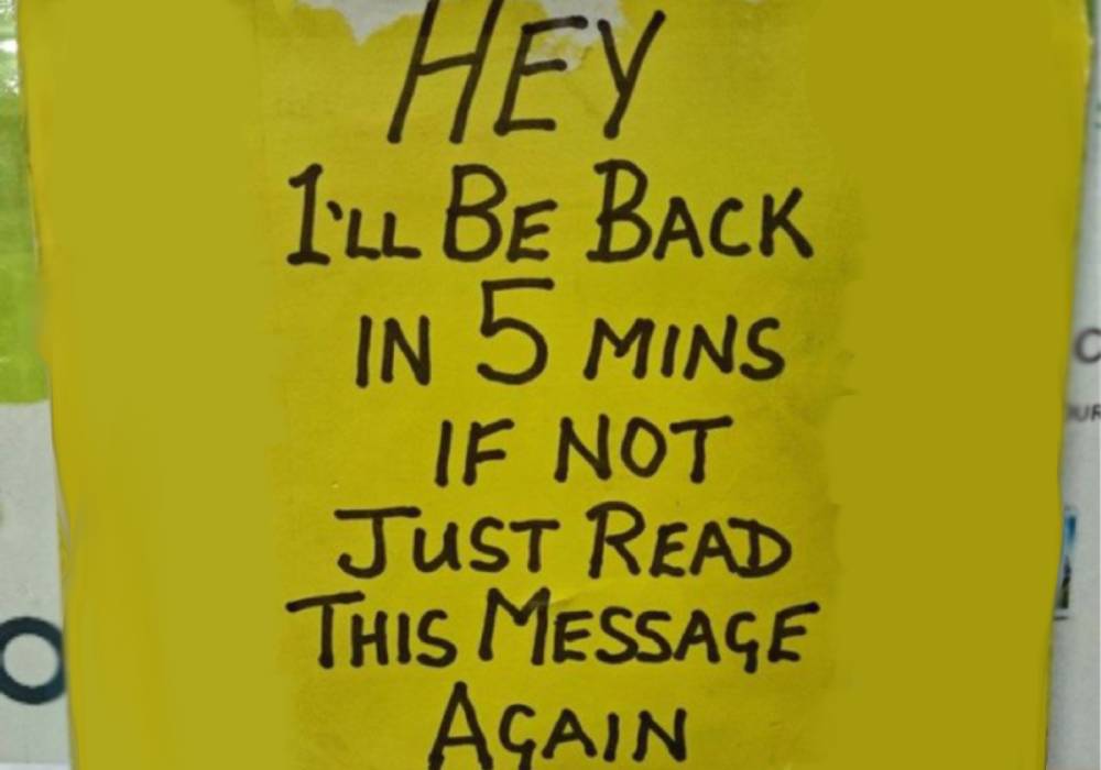 10 Unhinged Signs That Make Perfect Sense And No Sense_2