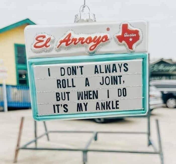 10 Unhinged Signs That Make Perfect Sense And No Sense_7