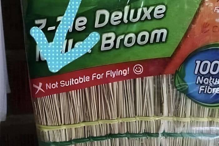 10 Unhinged Signs That Make Perfect Sense And No Sense_8