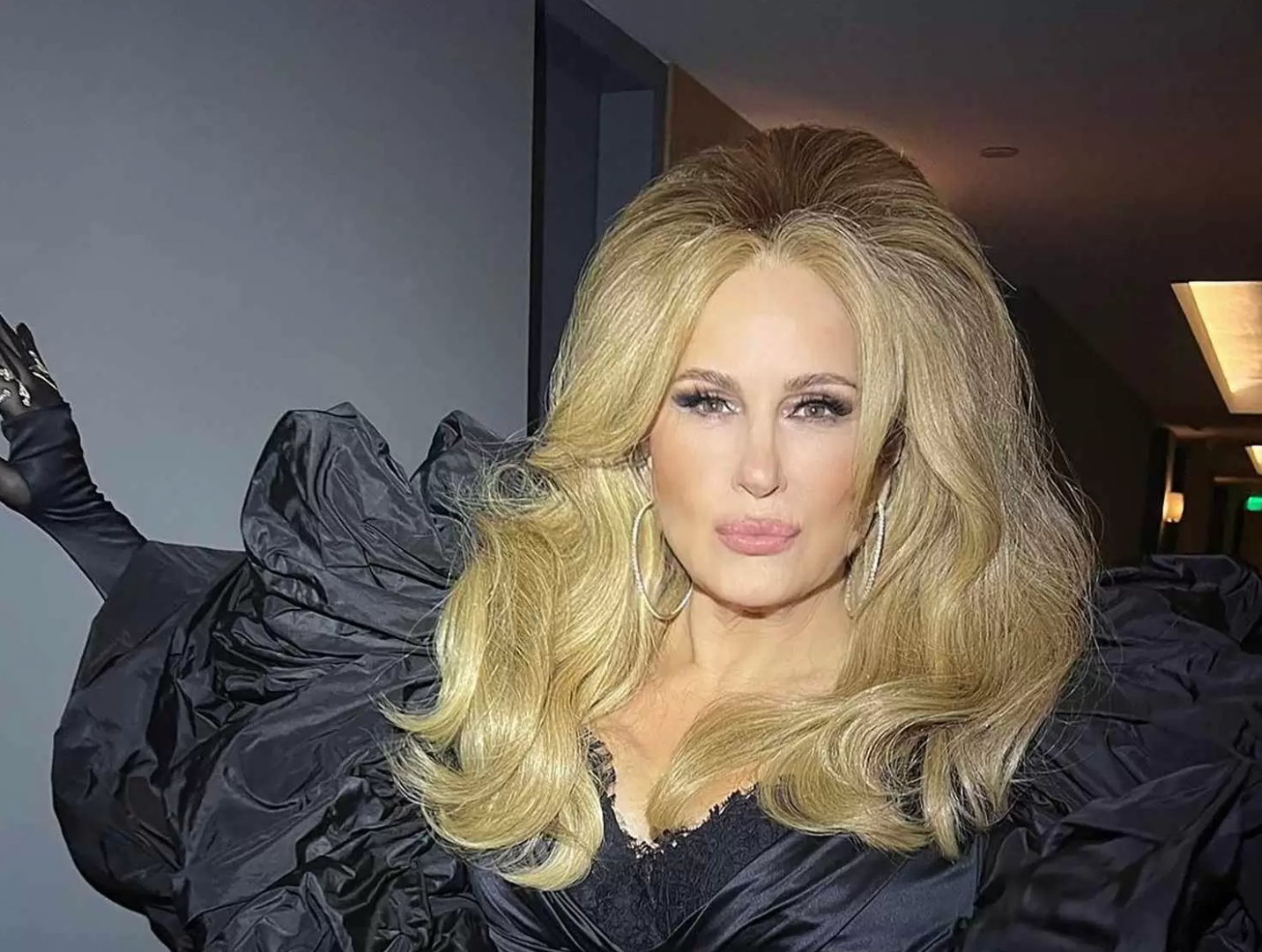 12 Fashion Blunders That Age You: Time To Ditch!_2