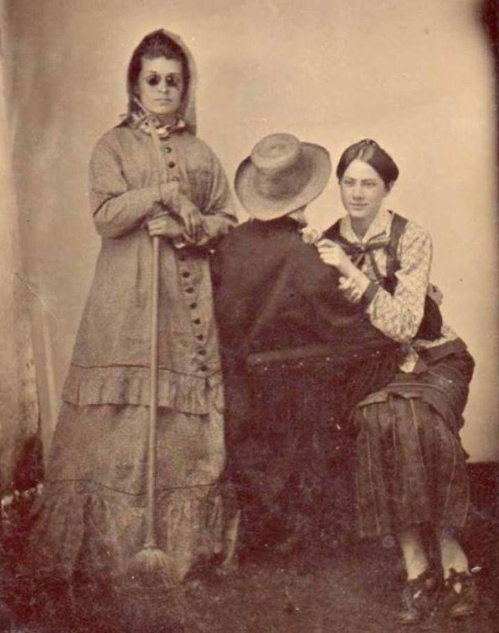 20 Hilariously Awkward Family Photos That'll Make You Cringe_16