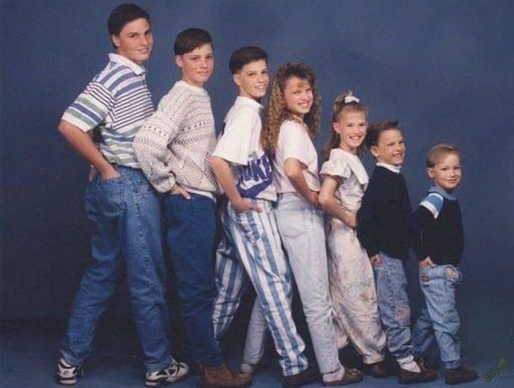 20 Hilariously Awkward Family Photos That'll Make You Cringe_19
