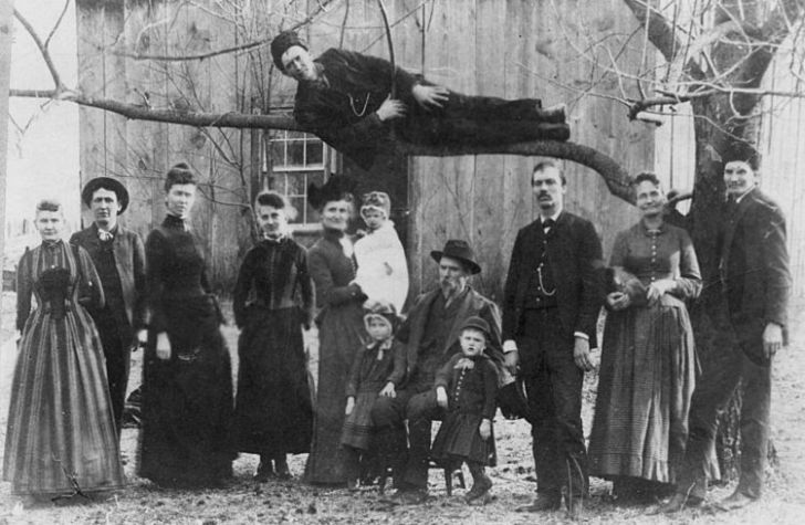 20 Hilariously Awkward Family Photos That'll Make You Cringe_21