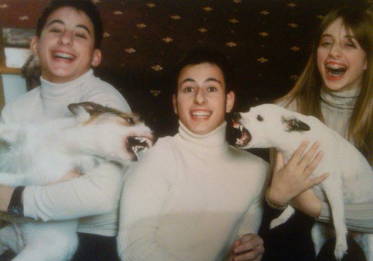 20 Hilariously Awkward Family Photos That'll Make You Cringe_8