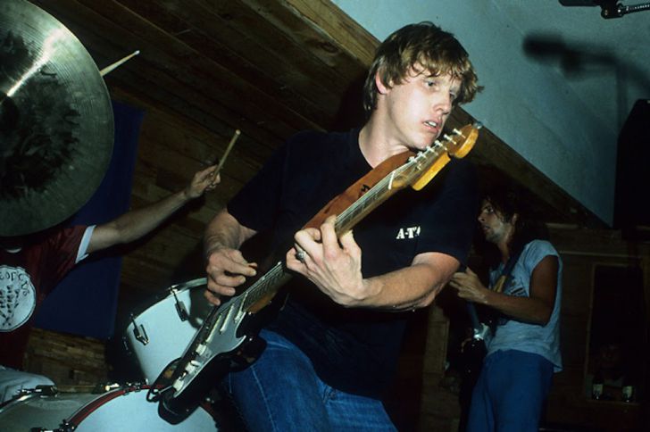 20 Rare Historical Photos Of Celebs Captured More Than Expected_12