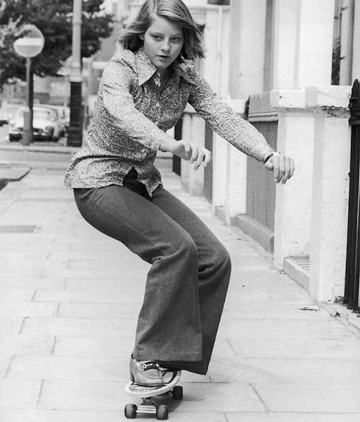 20 Rare Historical Photos Of Celebs Captured More Than Expected_17