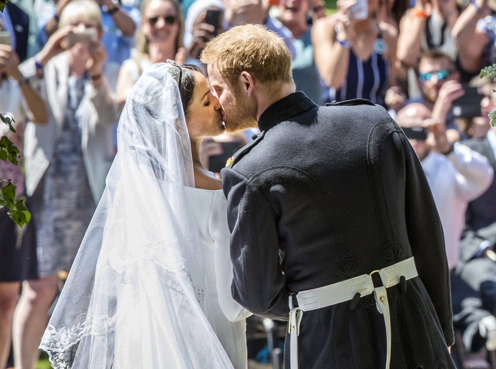 20 Rare Photos Of Meghan And Harry's Wedding_2