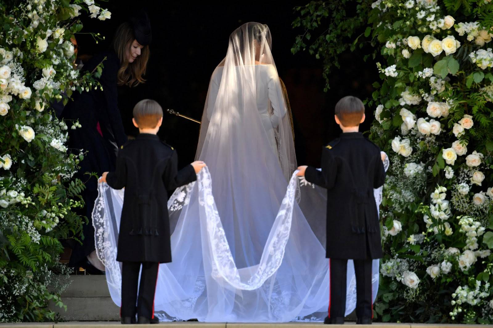 20 Rare Photos Of Meghan And Harry's Wedding_5