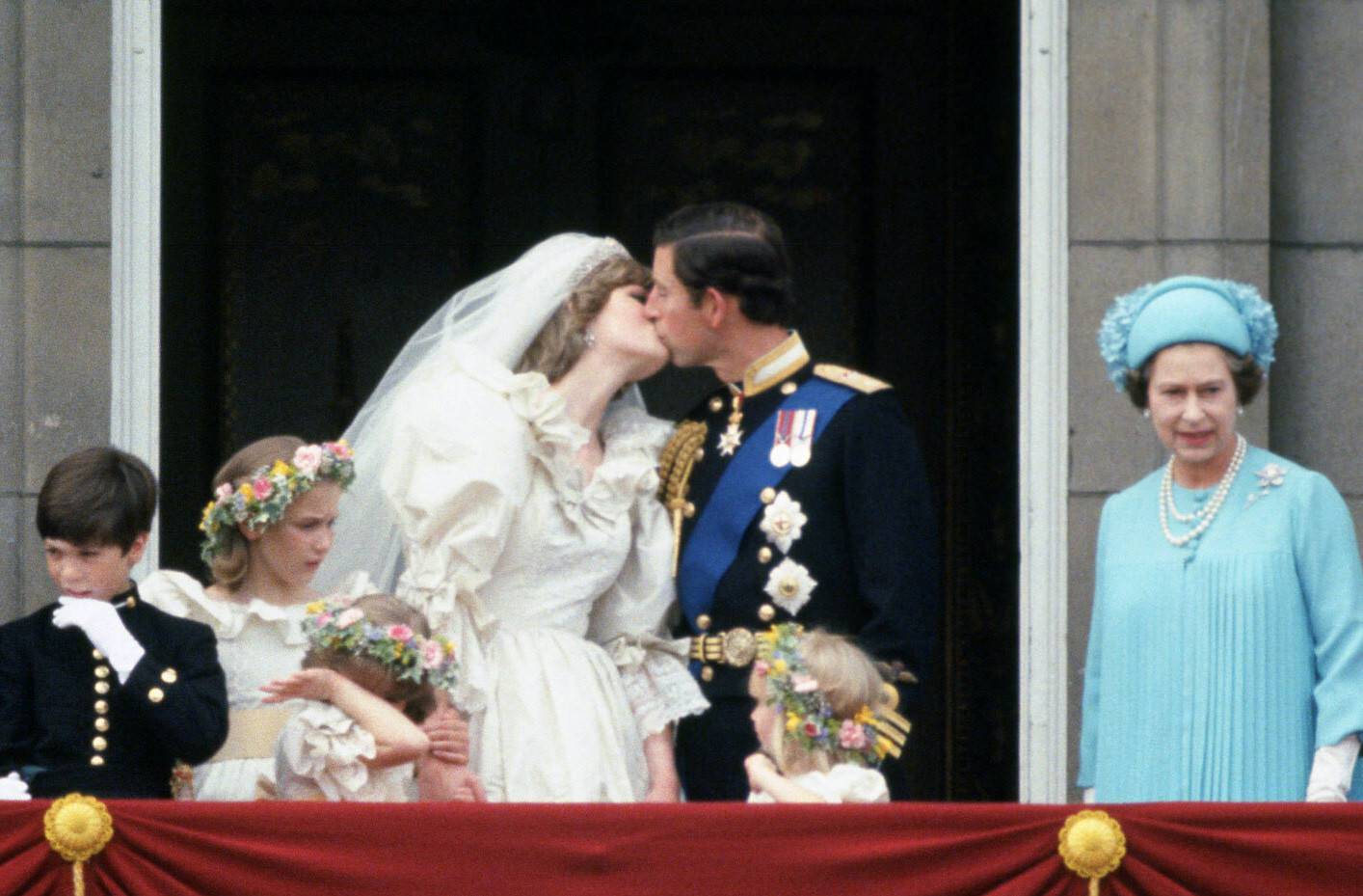 20 Vintage Photos Of Prince Charles And Diana's Wedding You've Never Seen_15