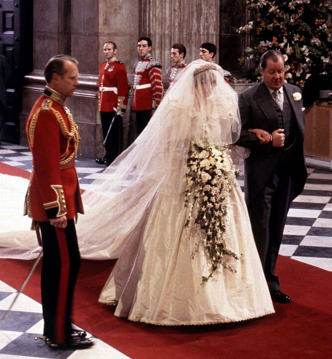 20 Vintage Photos Of Prince Charles And Diana's Wedding You've Never Seen_6