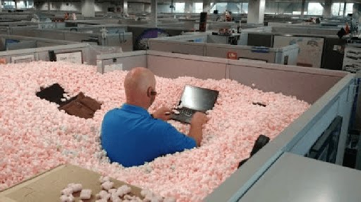 25 Office Photos That Are Too Hilarious To Miss_1