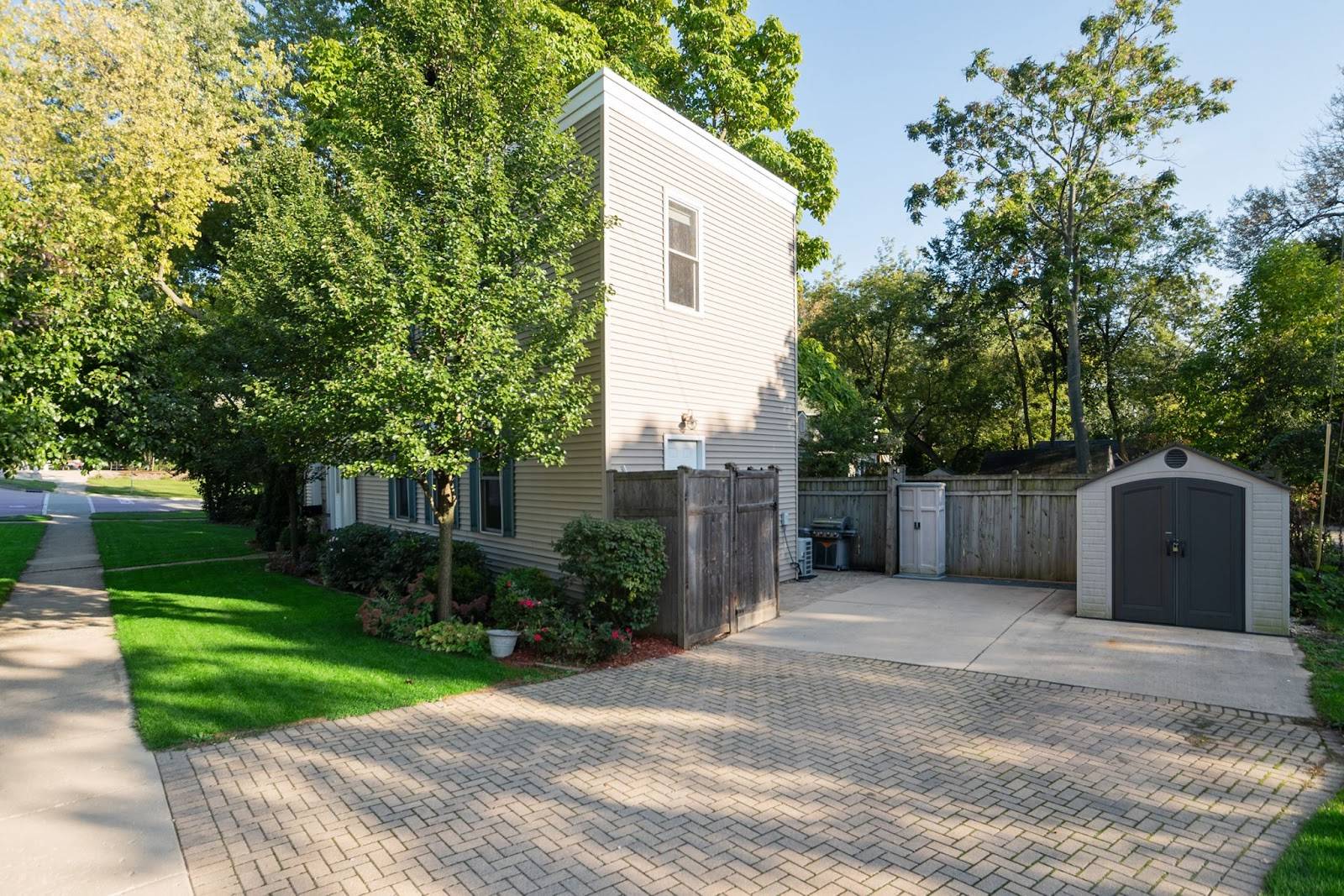 $260K "Skinny House," Less Than A Meter Wide, Goes Viral On Tiktok_78