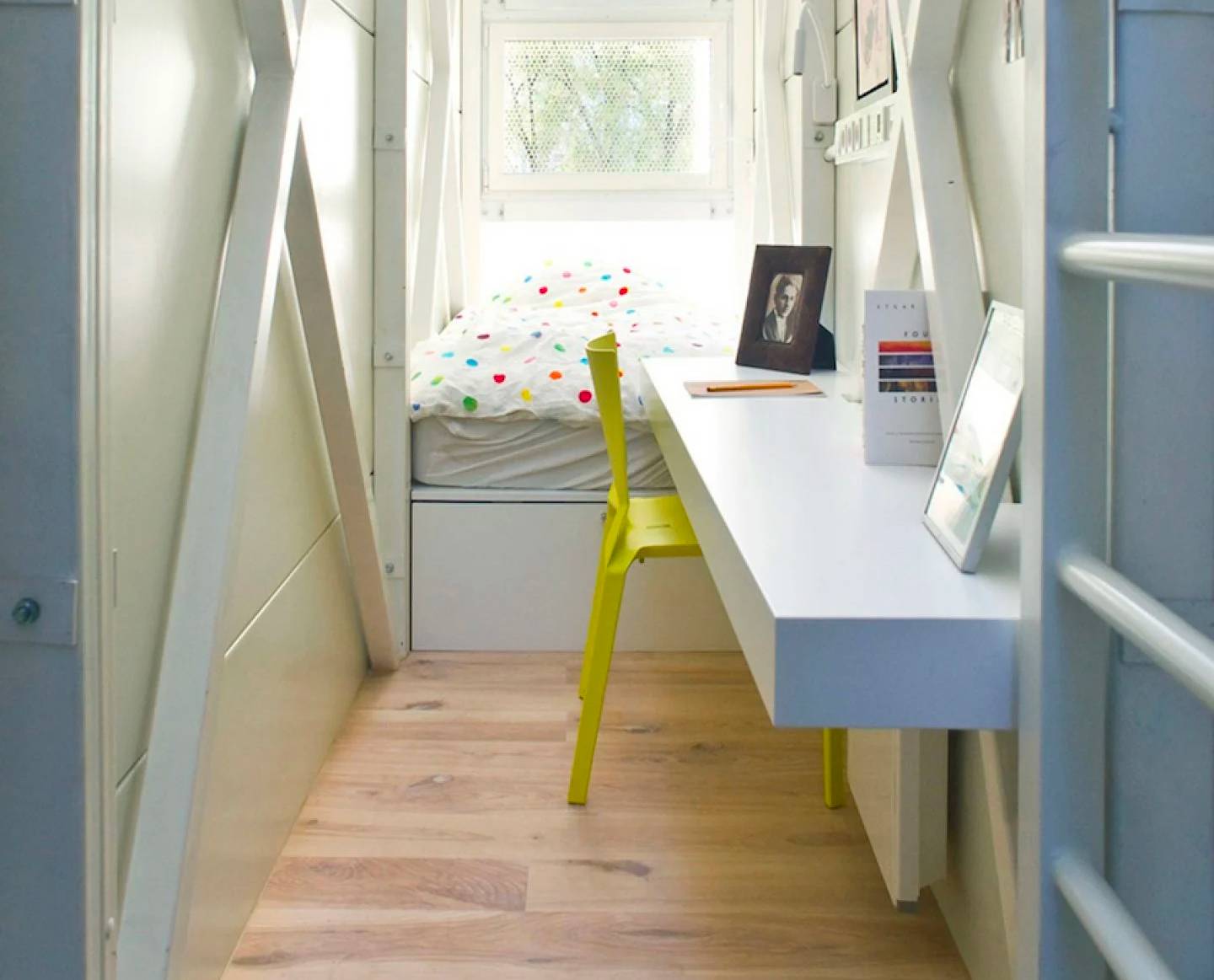 $260K "Skinny House," Less Than A Meter Wide, Goes Viral On Tiktok_85