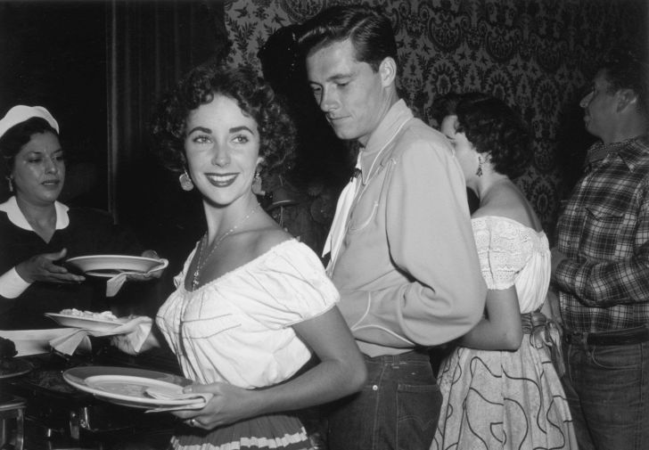 31 Rare Photos Of Elizabeth Taylor Through The Years_11