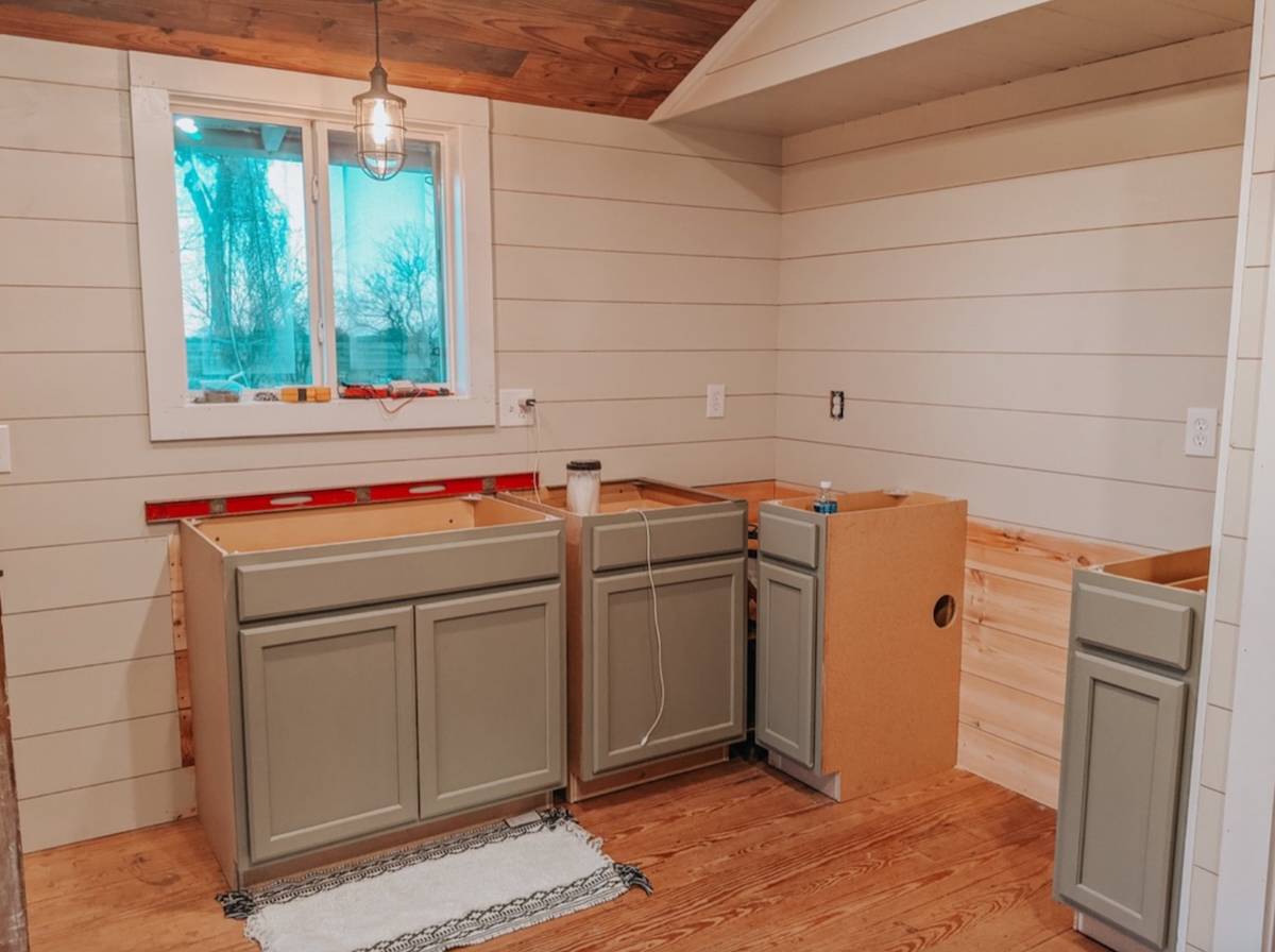 couple-turned-a-rusty-shed-into-a-cozy-retreat-for-only-15k-see-inside-11