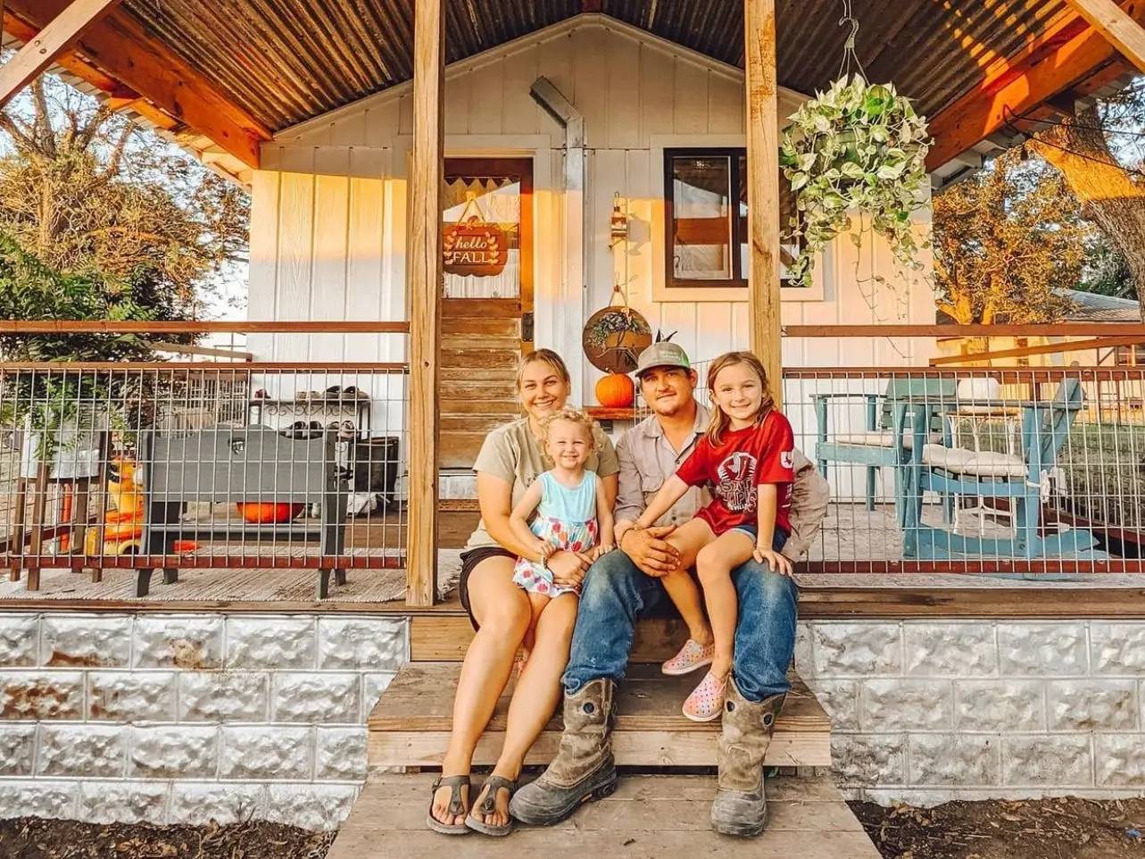 couple-turned-a-rusty-shed-into-a-cozy-retreat-for-only-15k-see-inside-2