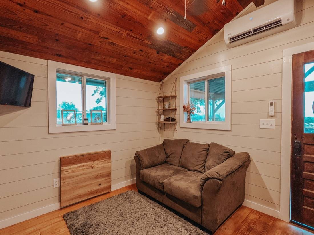 couple-turned-a-rusty-shed-into-a-cozy-retreat-for-only-15k-see-inside-4