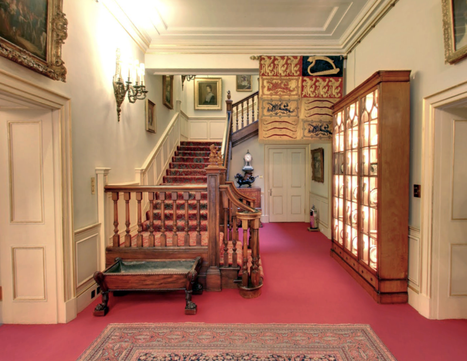 King Charles III And Camilla Finally Let Cameras Inside Their Home, See Inside!_10