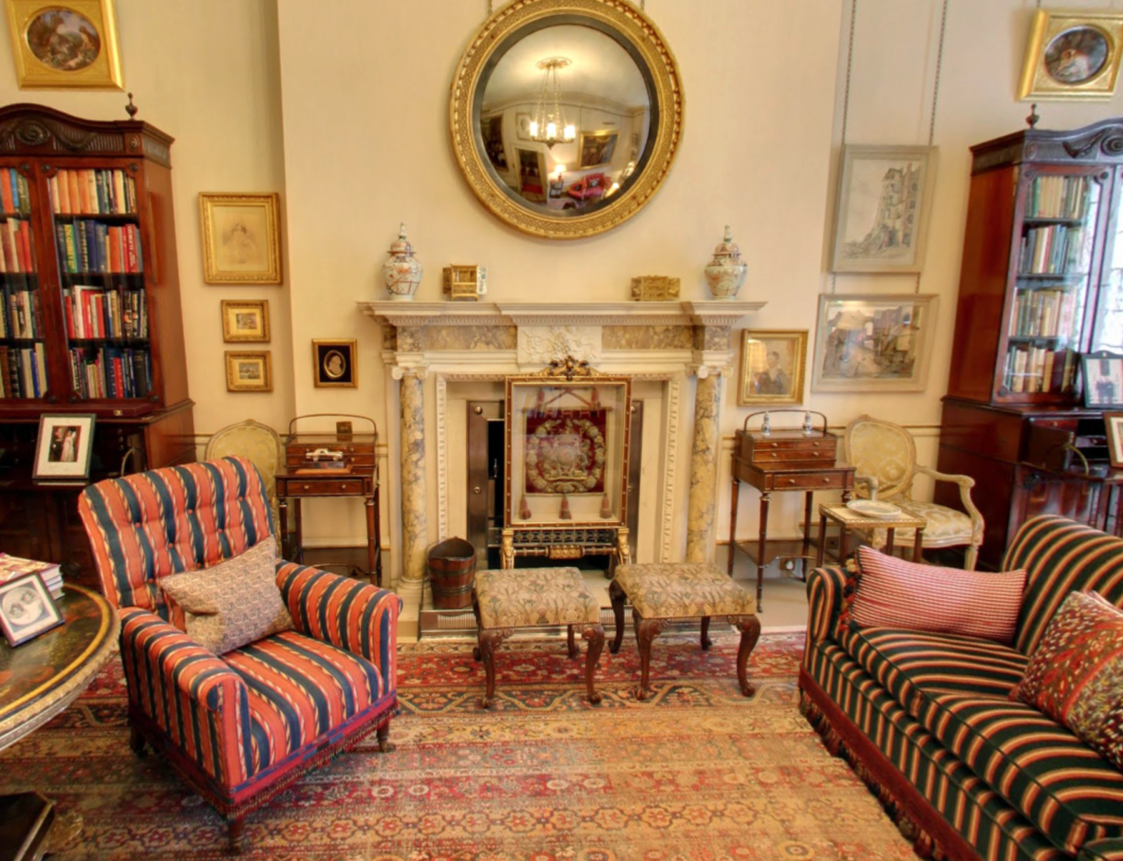 King Charles III And Camilla Finally Let Cameras Inside Their Home, See Inside!_4