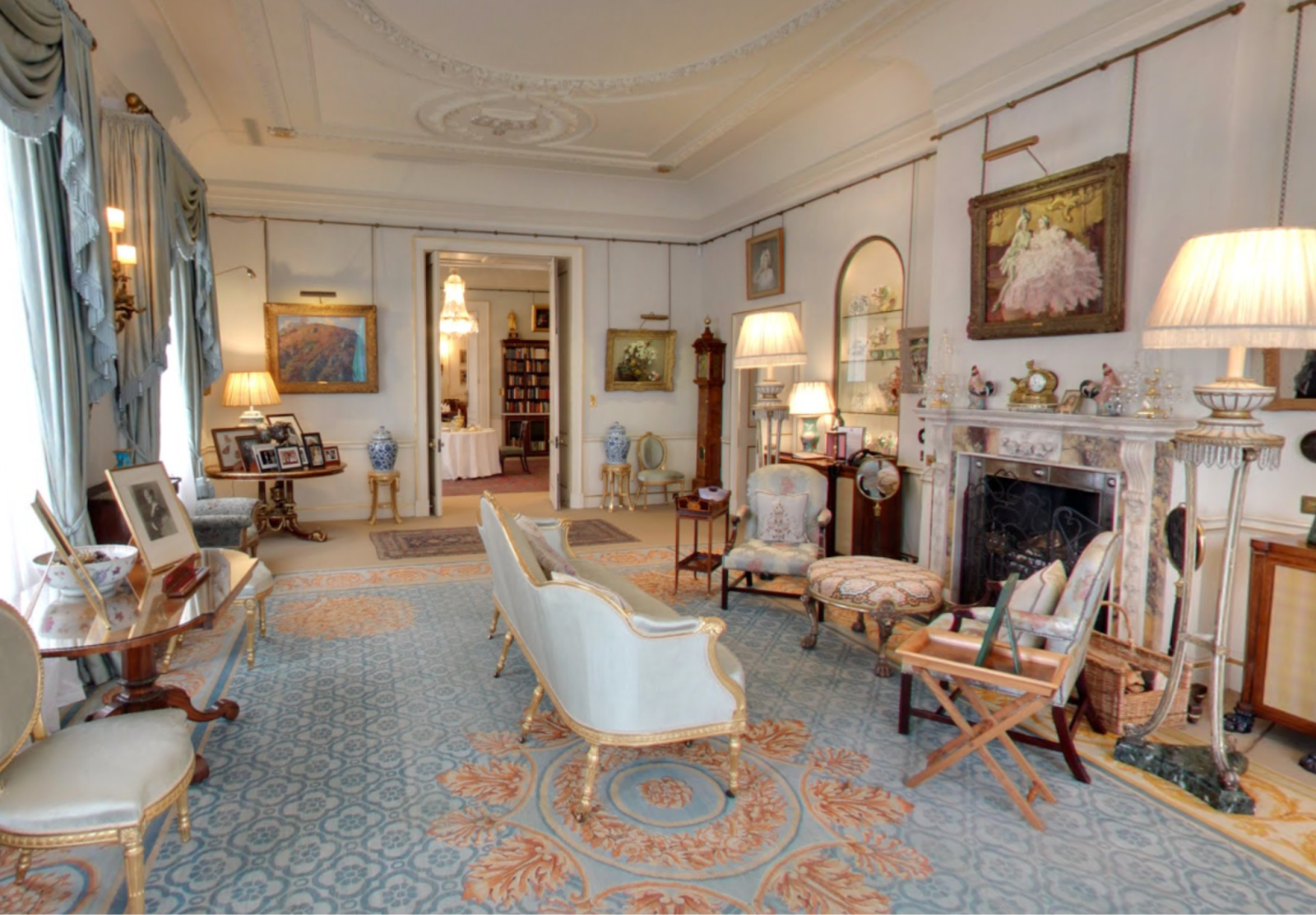 King Charles III And Camilla Finally Let Cameras Inside Their Home, See Inside!_5