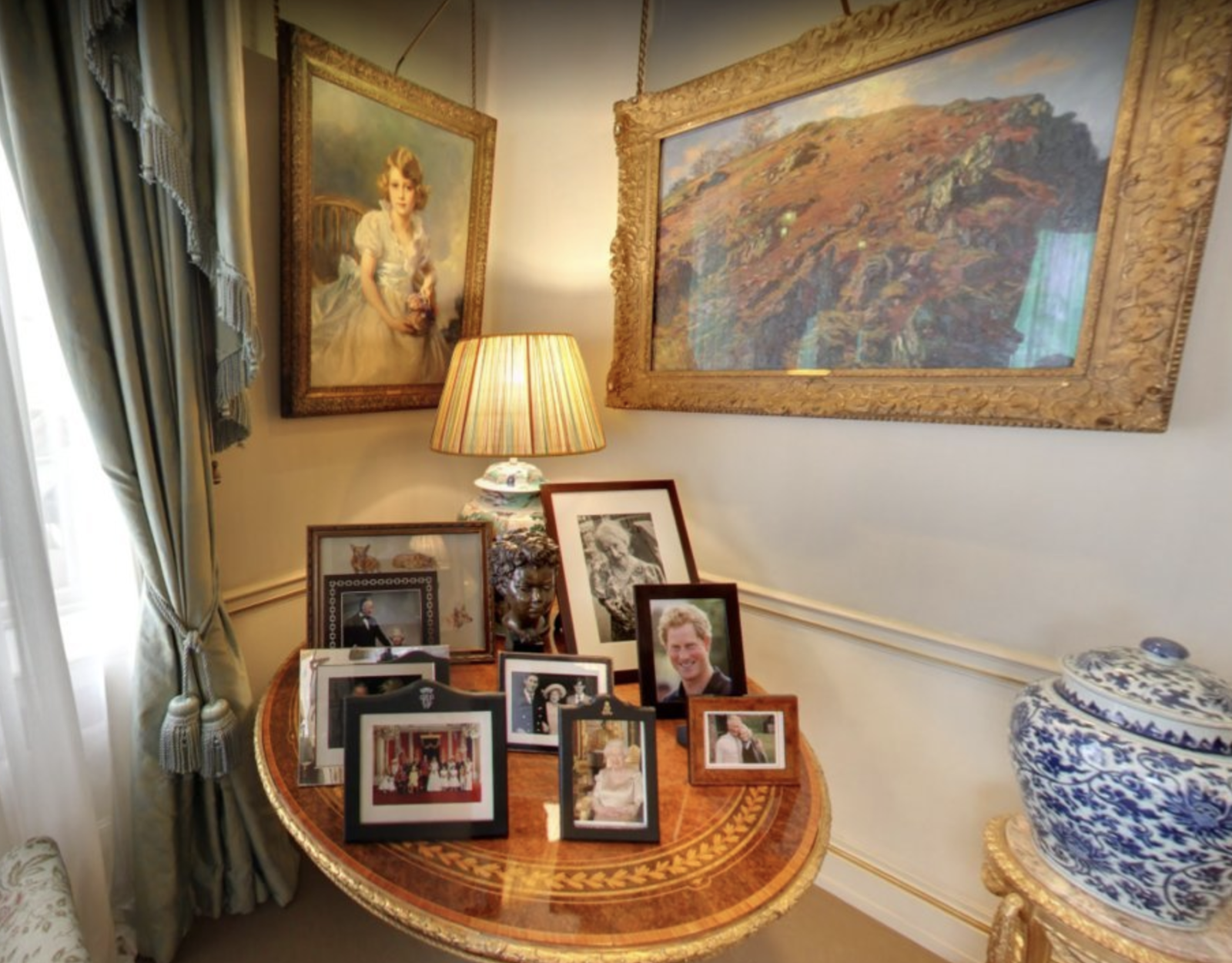 King Charles III And Camilla Finally Let Cameras Inside Their Home, See Inside!_6