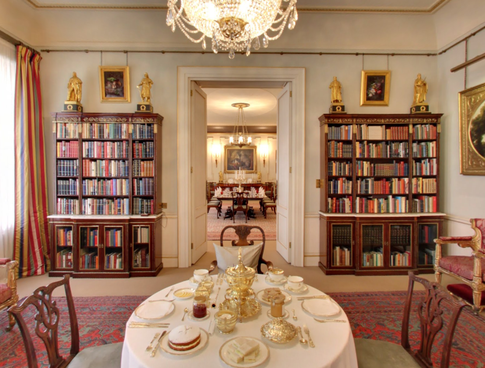 King Charles III And Camilla Finally Let Cameras Inside Their Home, See Inside!_7