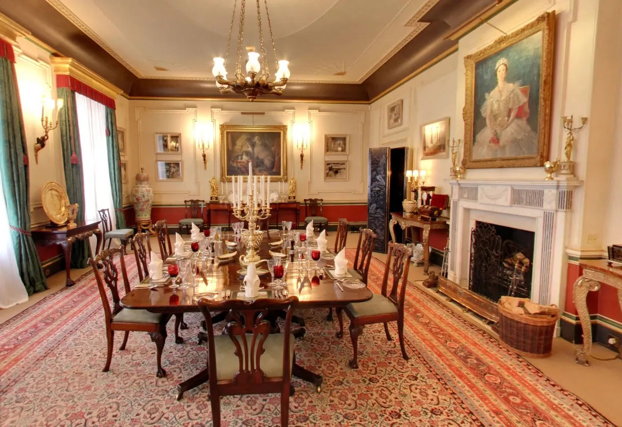 King Charles III And Camilla Finally Let Cameras Inside Their Home, See Inside!_8