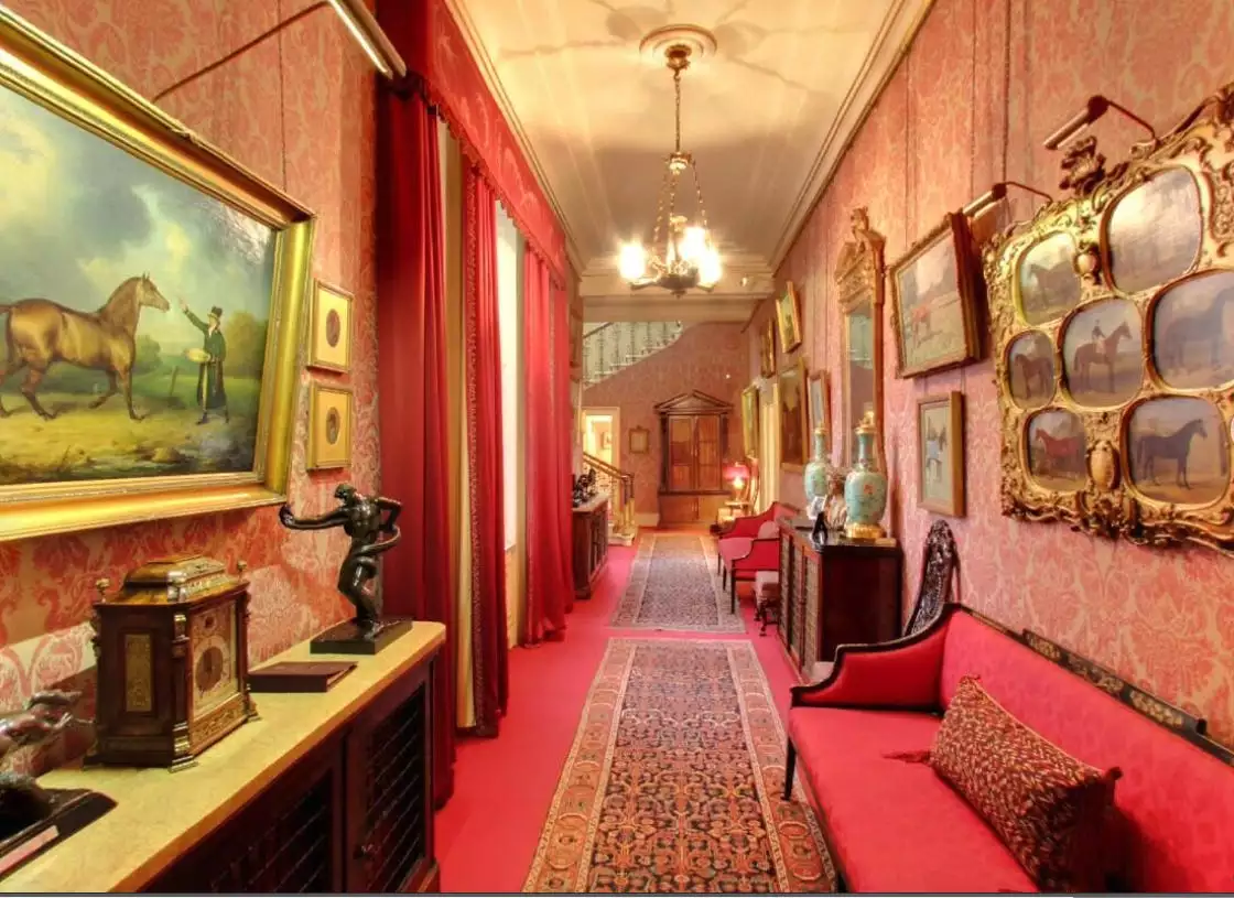 King Charles III And Camilla Finally Let Cameras Inside Their Home, See Inside!_9