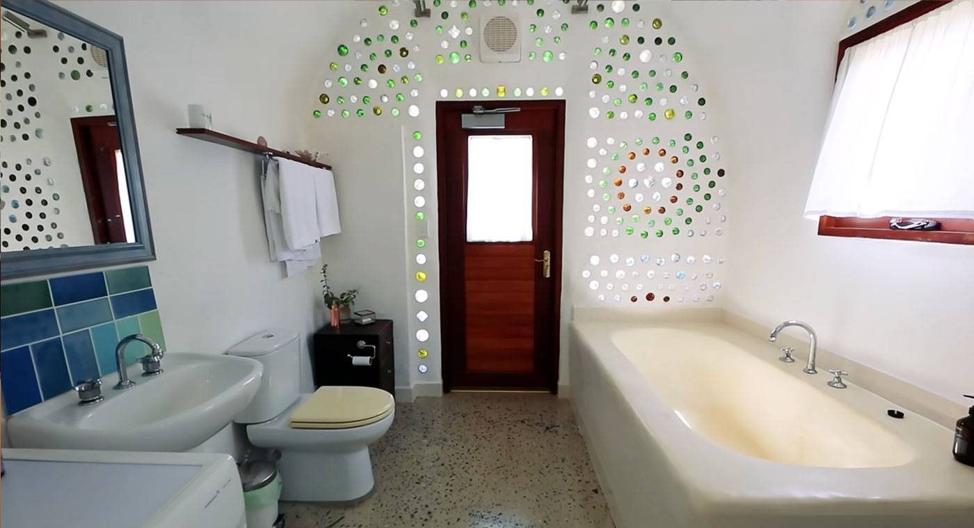 peek-inside-this-artist-couple-s-self-sufficient-dream-home-in-australia-10