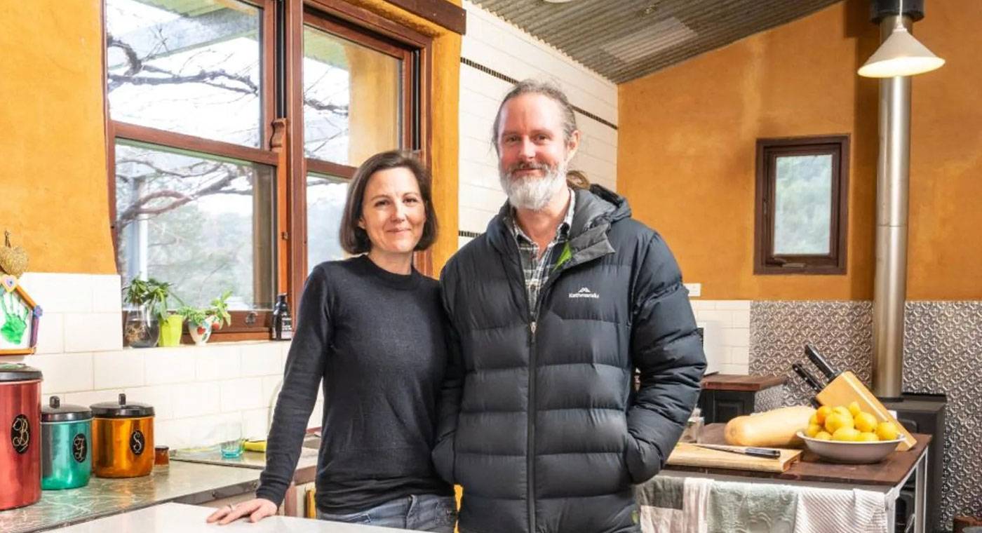 peek-inside-this-artist-couple-s-self-sufficient-dream-home-in-australia-14