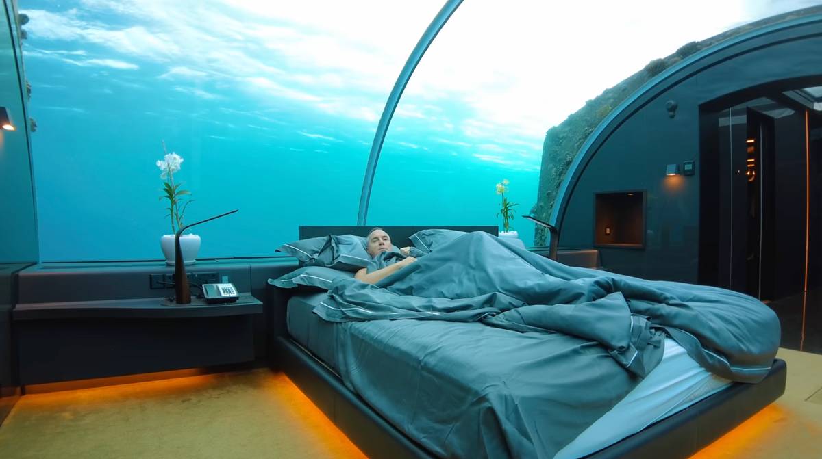 This $15,044/Night Underwater Hotel Is Blowing Up The Internet—See Why_1