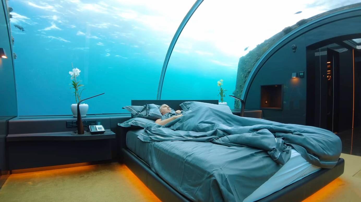 This $15,044/Night Underwater Hotel Is Blowing Up The Internet—See Why_12