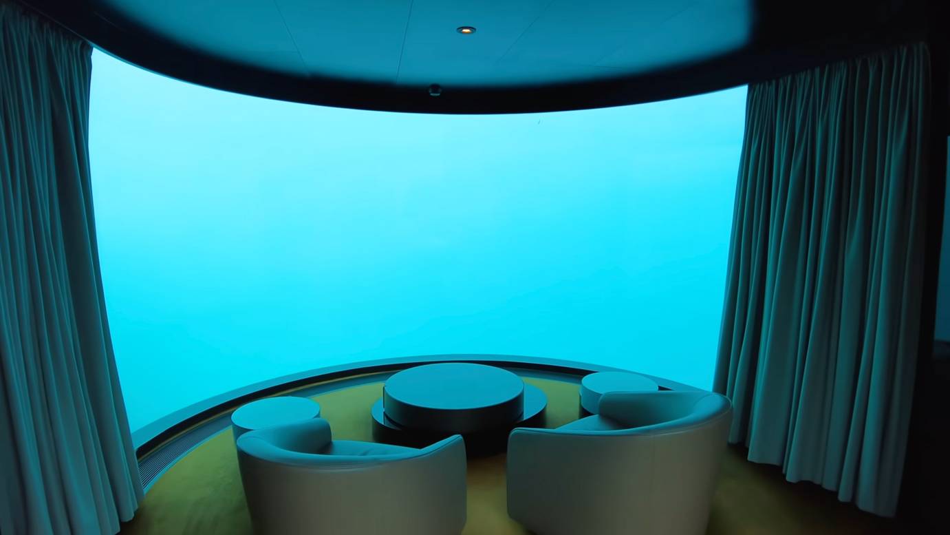 This $15,044/Night Underwater Hotel Is Blowing Up The Internet—See Why_13