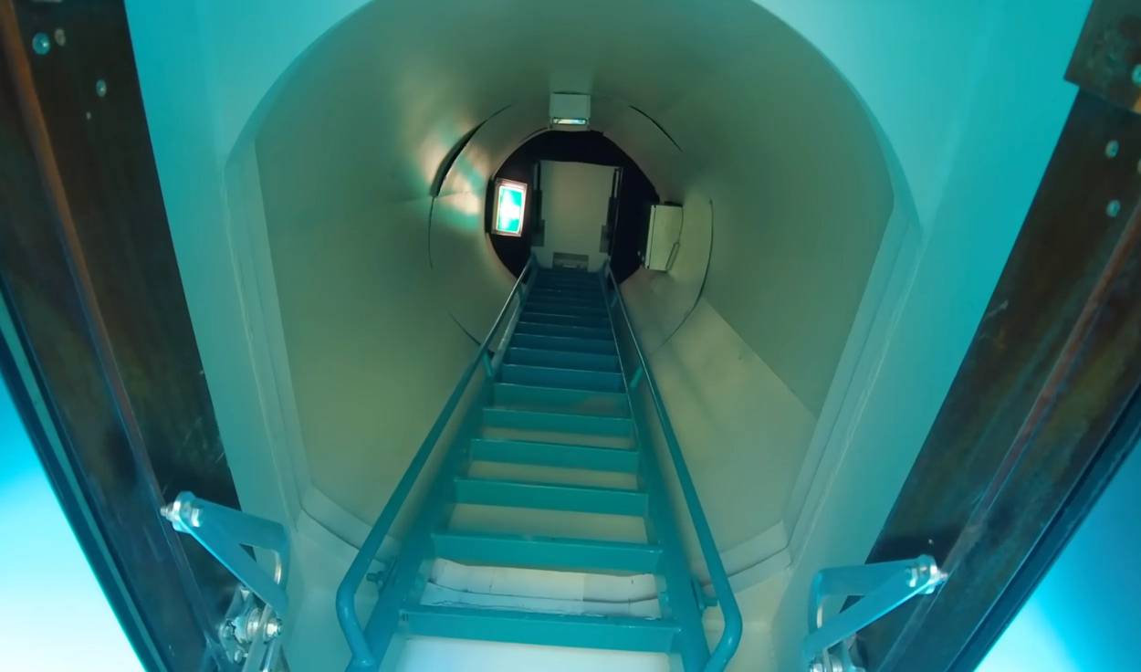 This $15,044/Night Underwater Hotel Is Blowing Up The Internet—See Why_16