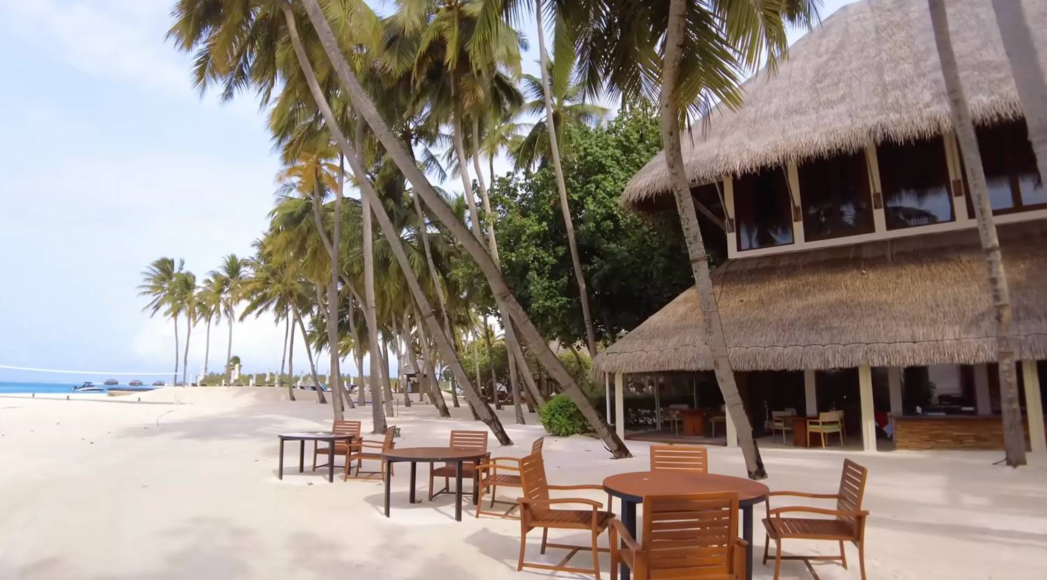 This $15,044/Night Underwater Hotel Is Blowing Up The Internet—See Why_17