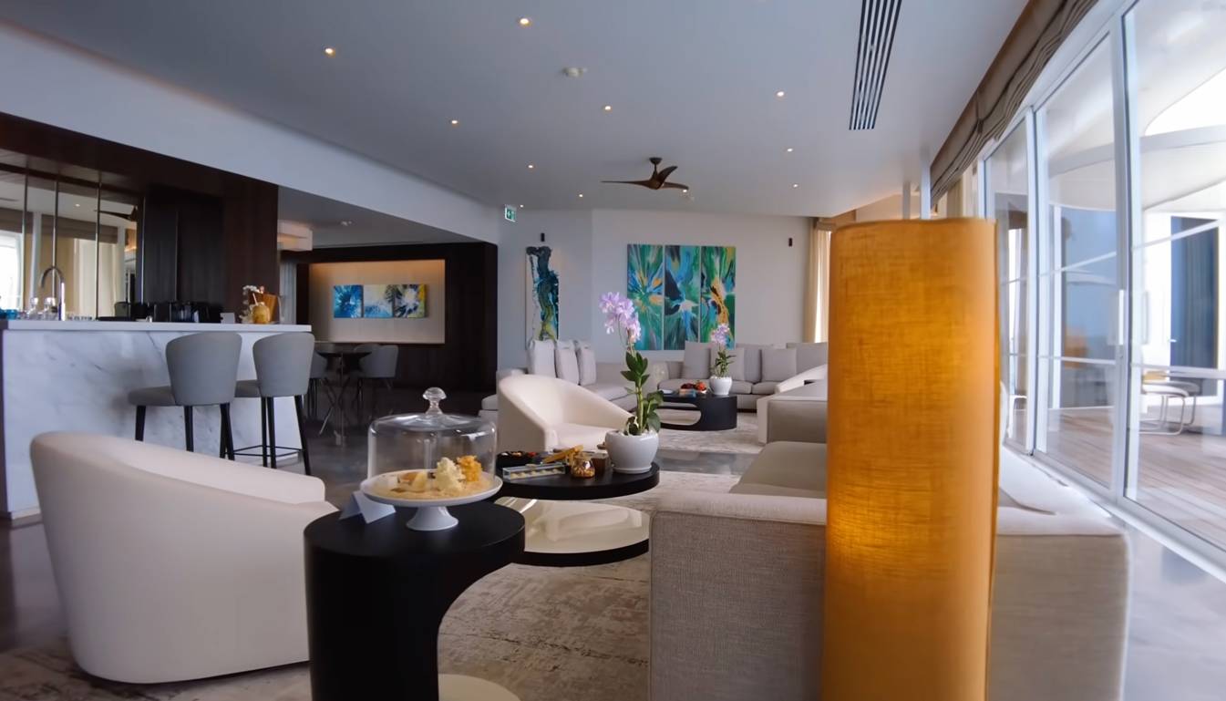 This $15,044/Night Underwater Hotel Is Blowing Up The Internet—See Why_2
