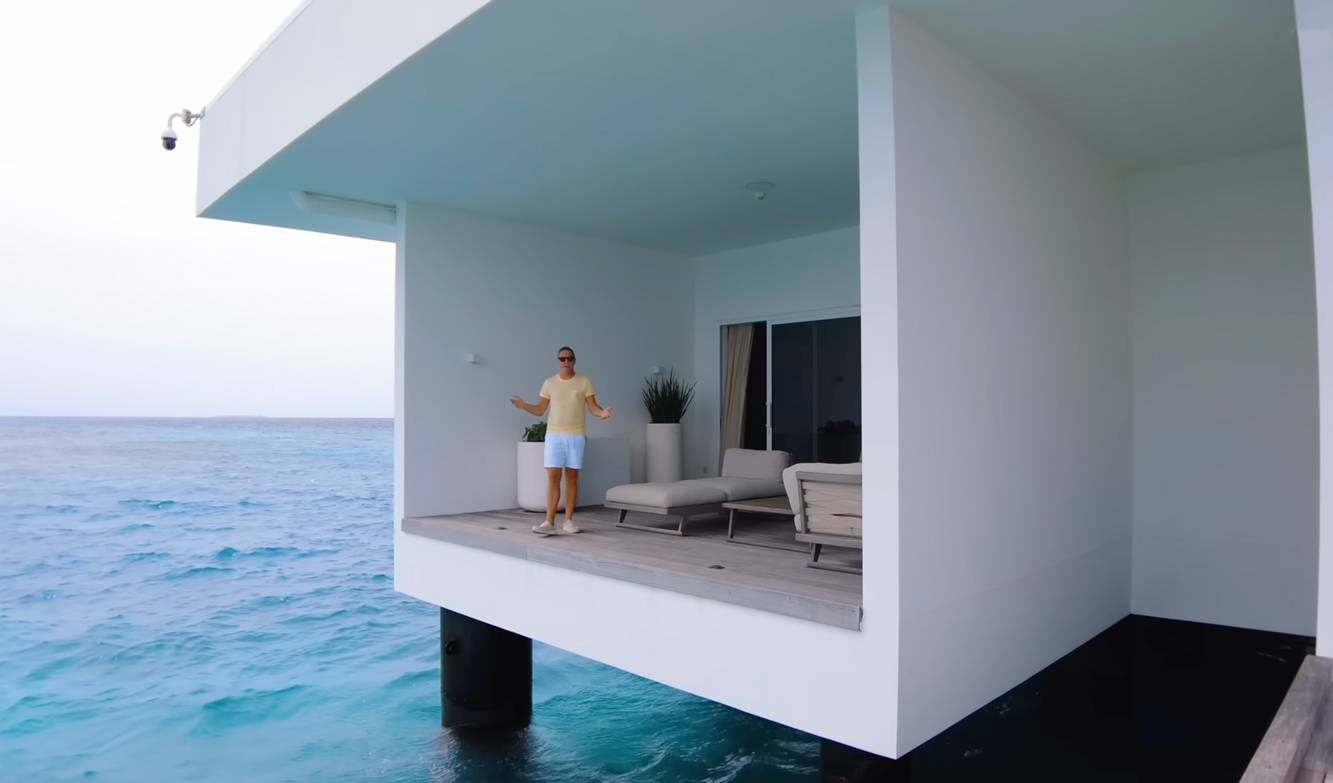 This $15,044/Night Underwater Hotel Is Blowing Up The Internet—See Why_4
