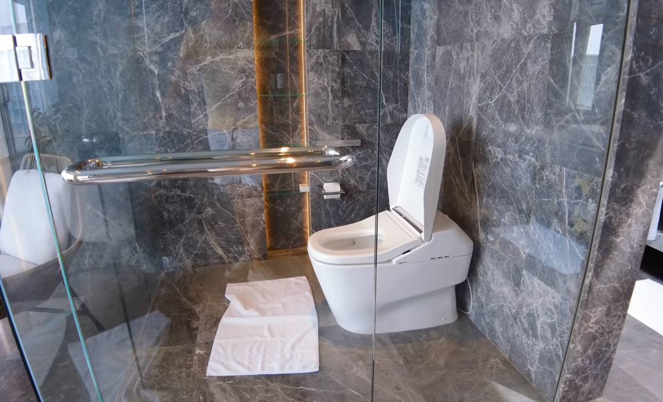 This $15,044/Night Underwater Hotel Is Blowing Up The Internet—See Why_6