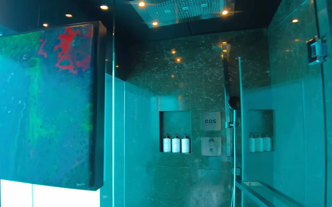 This $15,044/Night Underwater Hotel Is Blowing Up The Internet—See Why_8