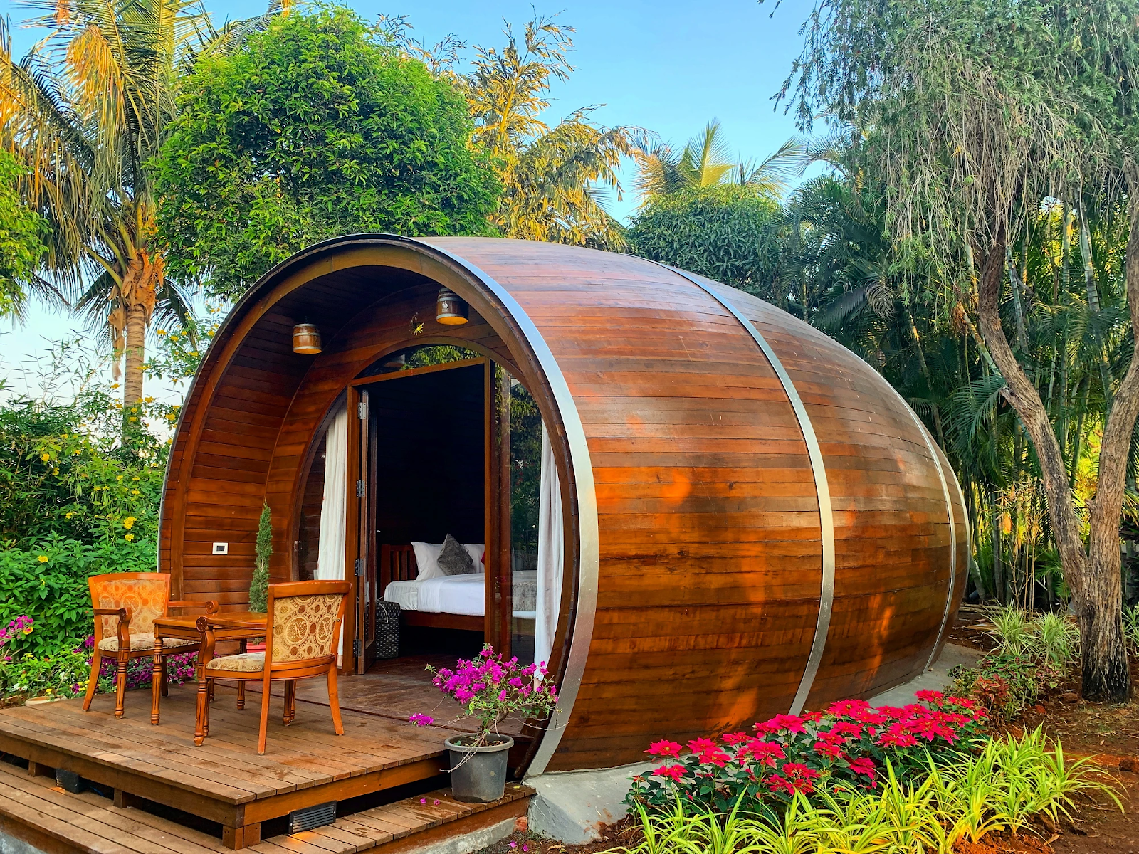 This Barrel House Is Only 15 Sqm, But Wait Till You Step Inside!_11